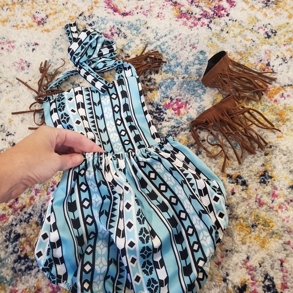 Set of 4, baby girl ruffle rompers - Picture 3 of 8